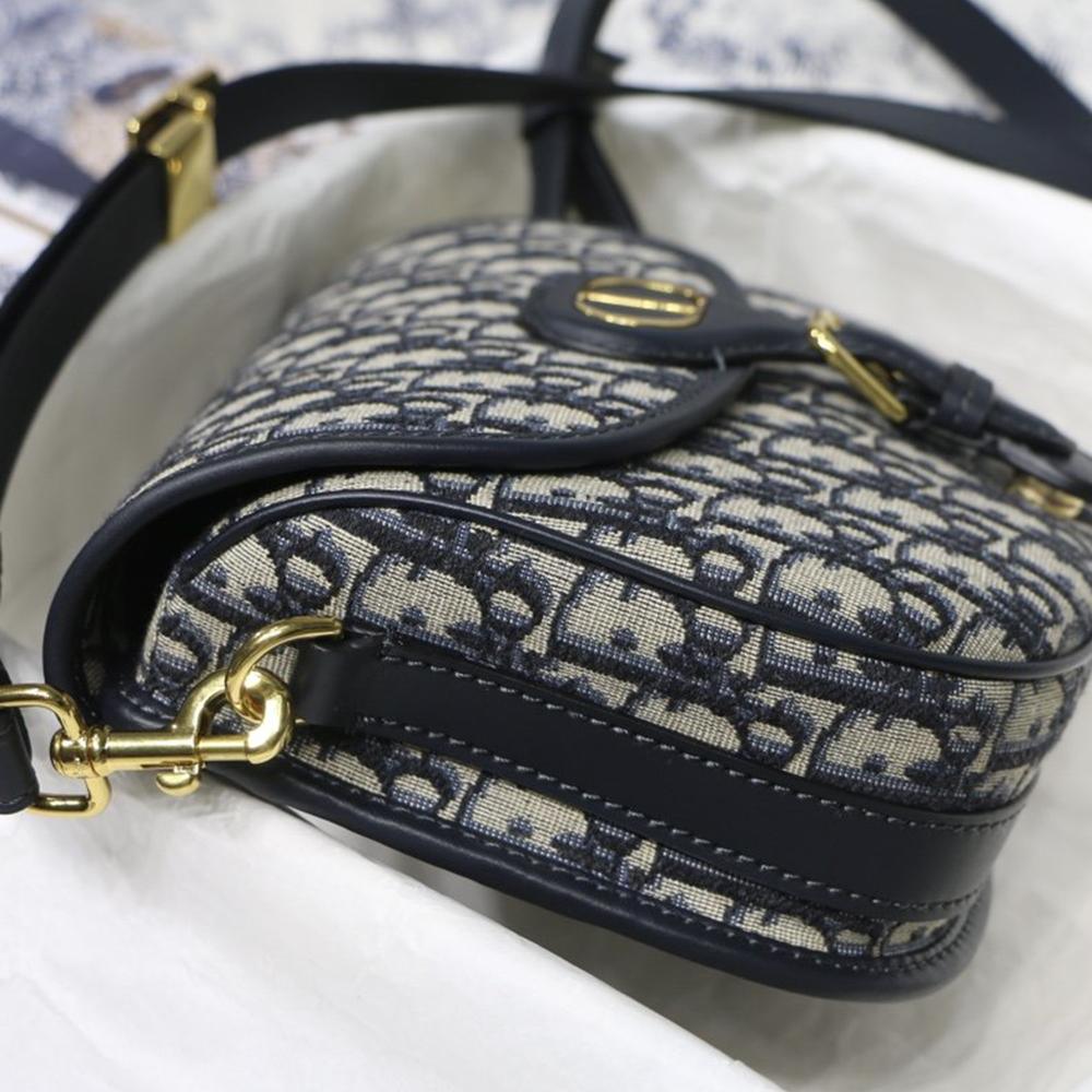 Medium Dior Bobby Bag product image 3, provided for visual reference and product detail review