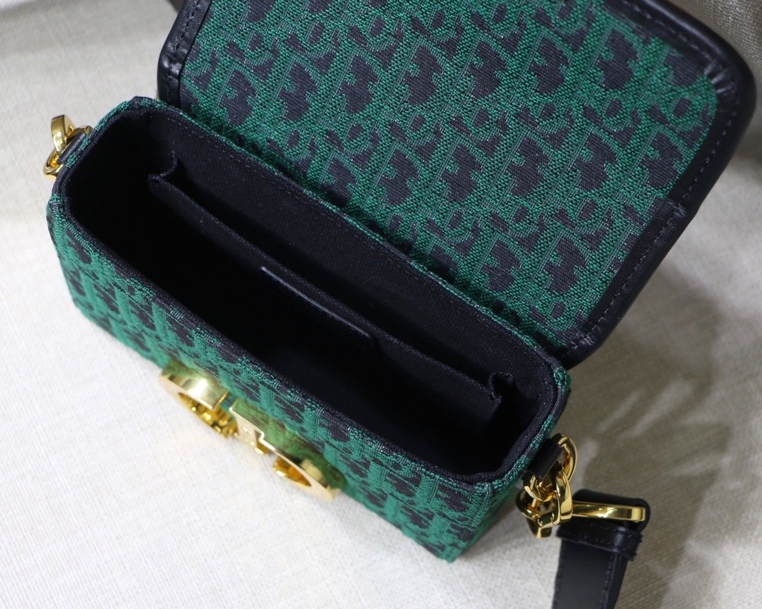 Dior 30 Montaigne Mini Box 17.5cm 002 product image 5, provided for visual reference and product detail review