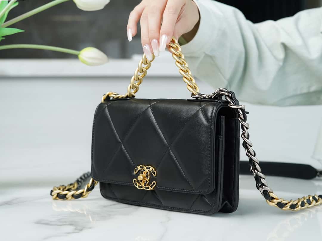 Chanel 19 WOC Wallet On Chain AP0957 Black Flap Bag product image 7, provided for visual reference and product detail review