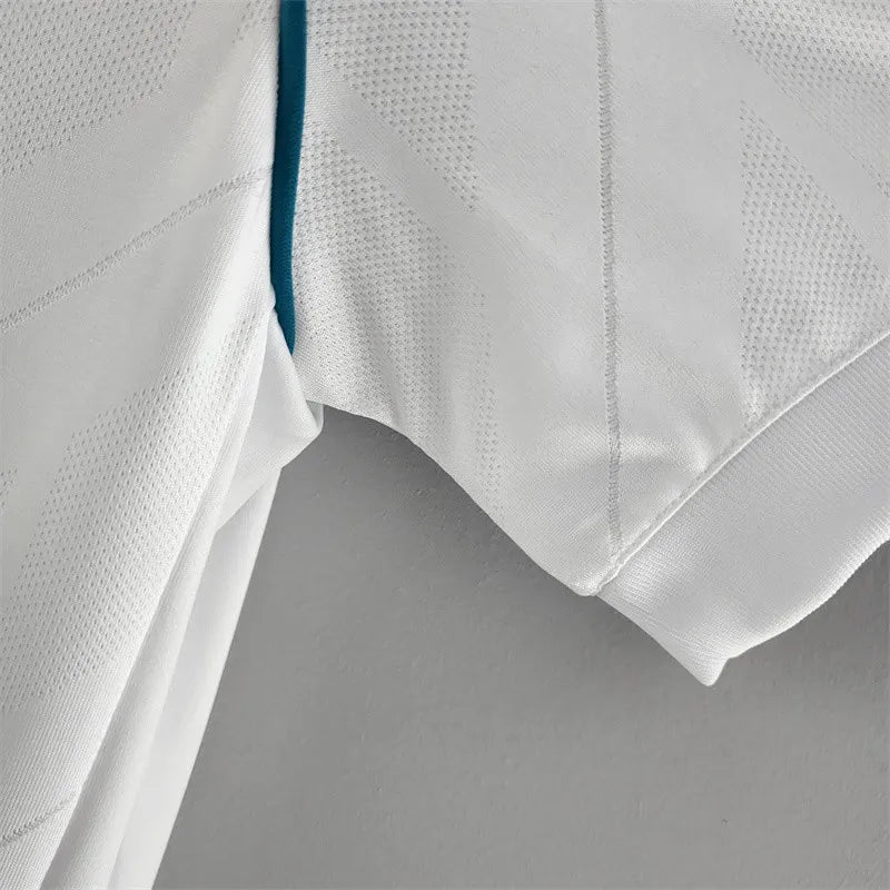Retro-Real-Madrid-Home-Kit-17/18-Football-Jersey product image 4