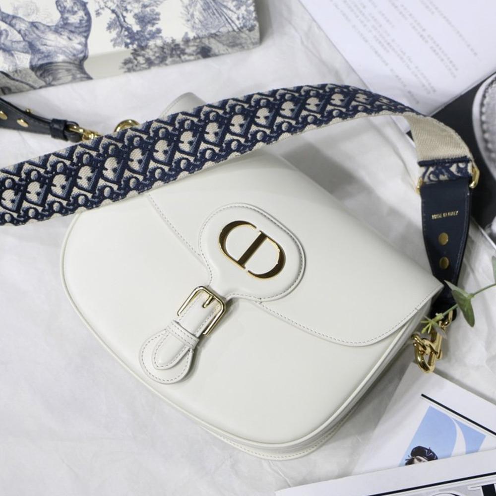 Medium Dior Bobby Bag product image 1, provided for visual reference and product detail review