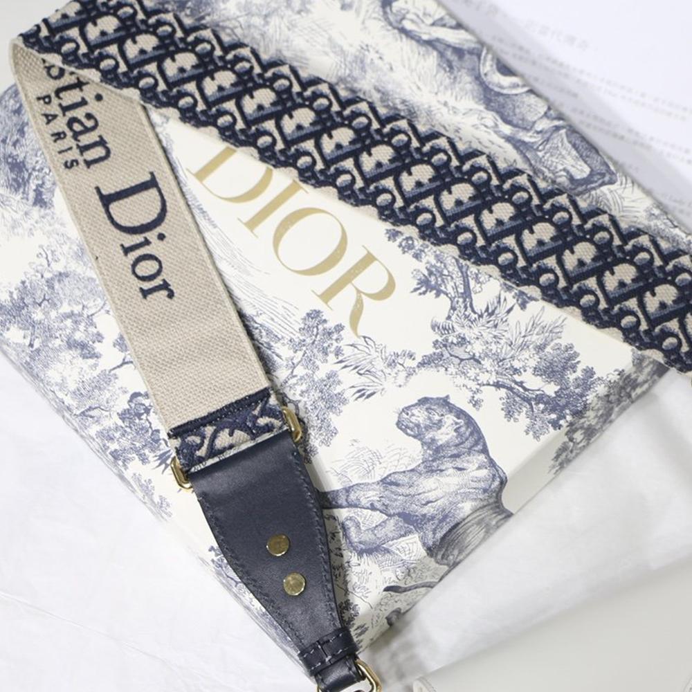 Medium Dior Bobby Bag product image 8, provided for visual reference and product detail review