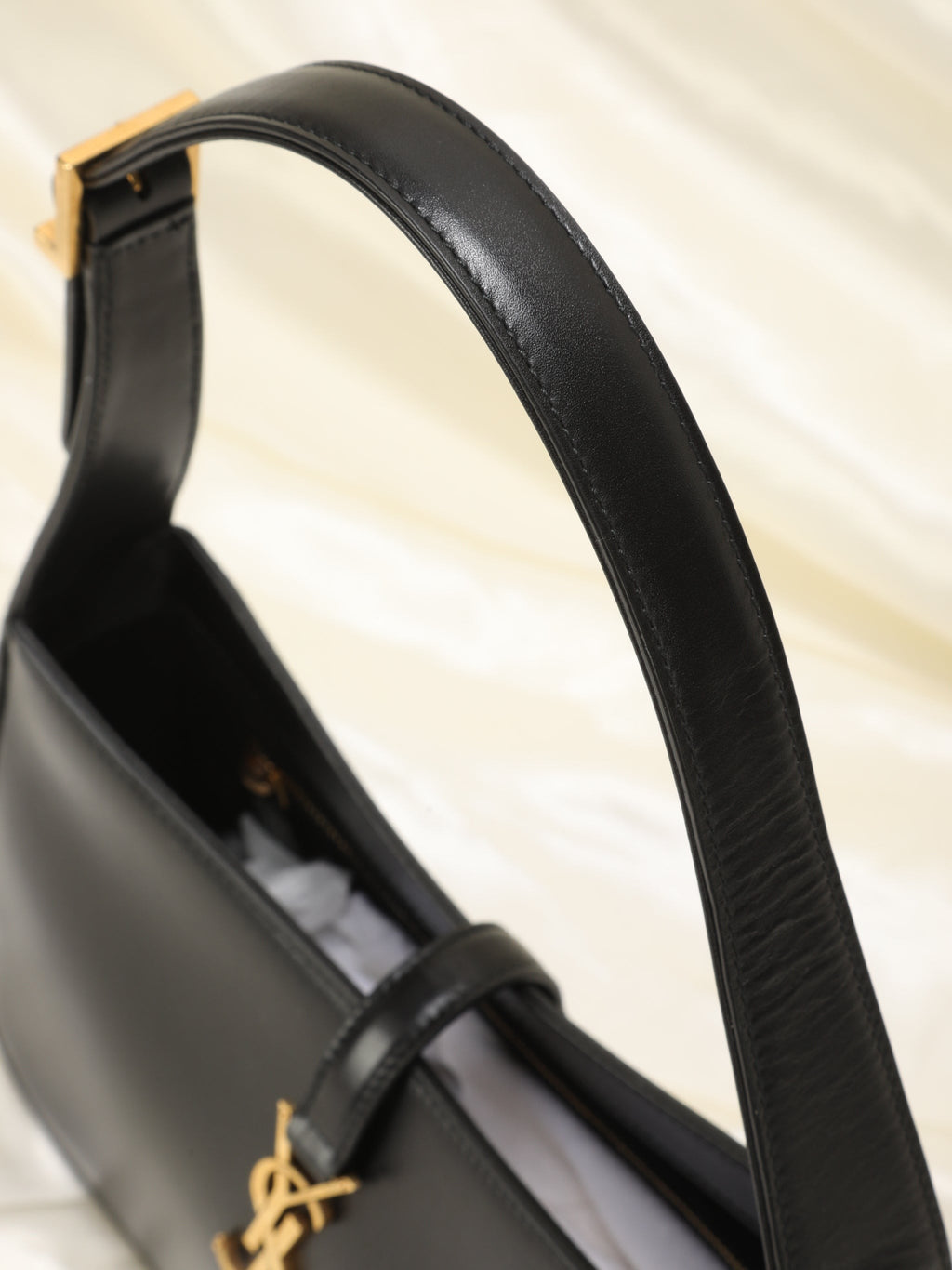 Saint Laurent Le 5 a 7 Hobo Bag in Patent Leather - Black - Women product image 4, provided for visual reference and product