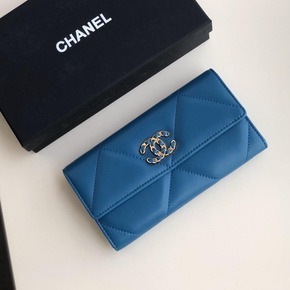 Chanel 19 Quilted Flap Wallet product image 2, provided for visual reference and product detail review