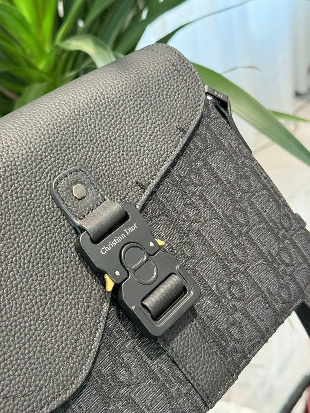 Serenityll 200105 Dior Bag product image 2, provided for visual reference and product detail review