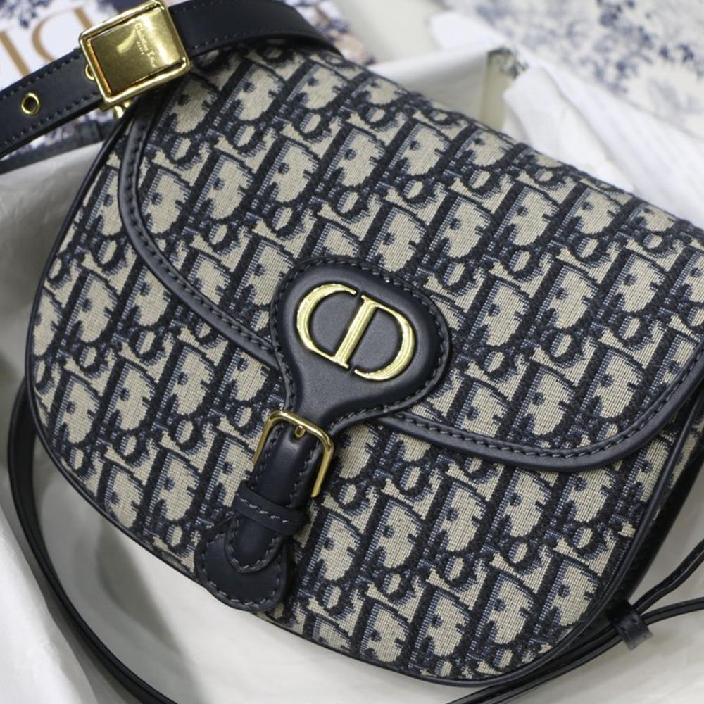 Medium Dior Bobby Bag product image 2, provided for visual reference and product detail review
