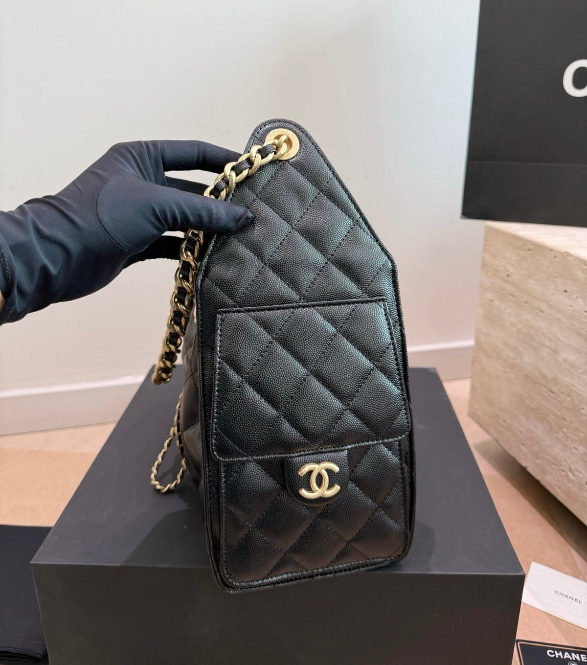 Serenityll 200109 Chanel Bag 25cm product image 6, provided for visual reference and product detail review