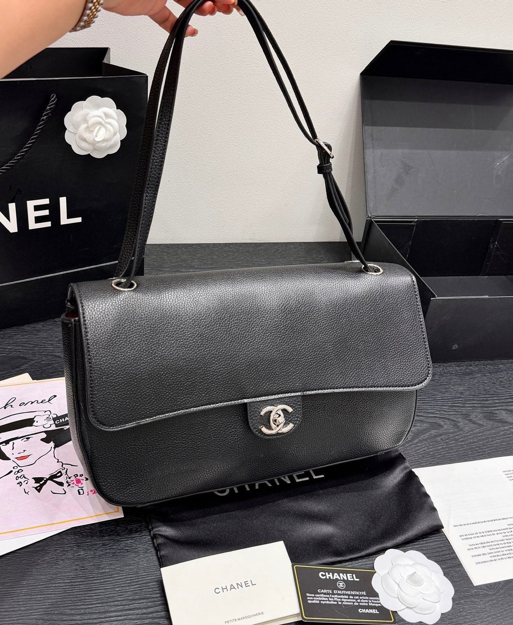 Serenityll 2001123 Chanel Bag product image 1, provided for visual reference and product detail review