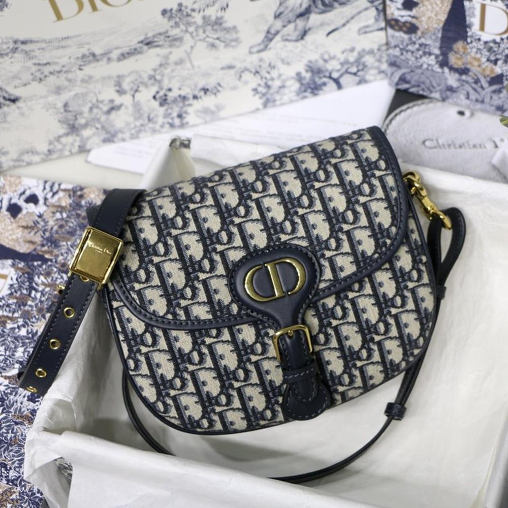 Medium Dior Bobby Bag product image 1, provided for visual reference and product detail review