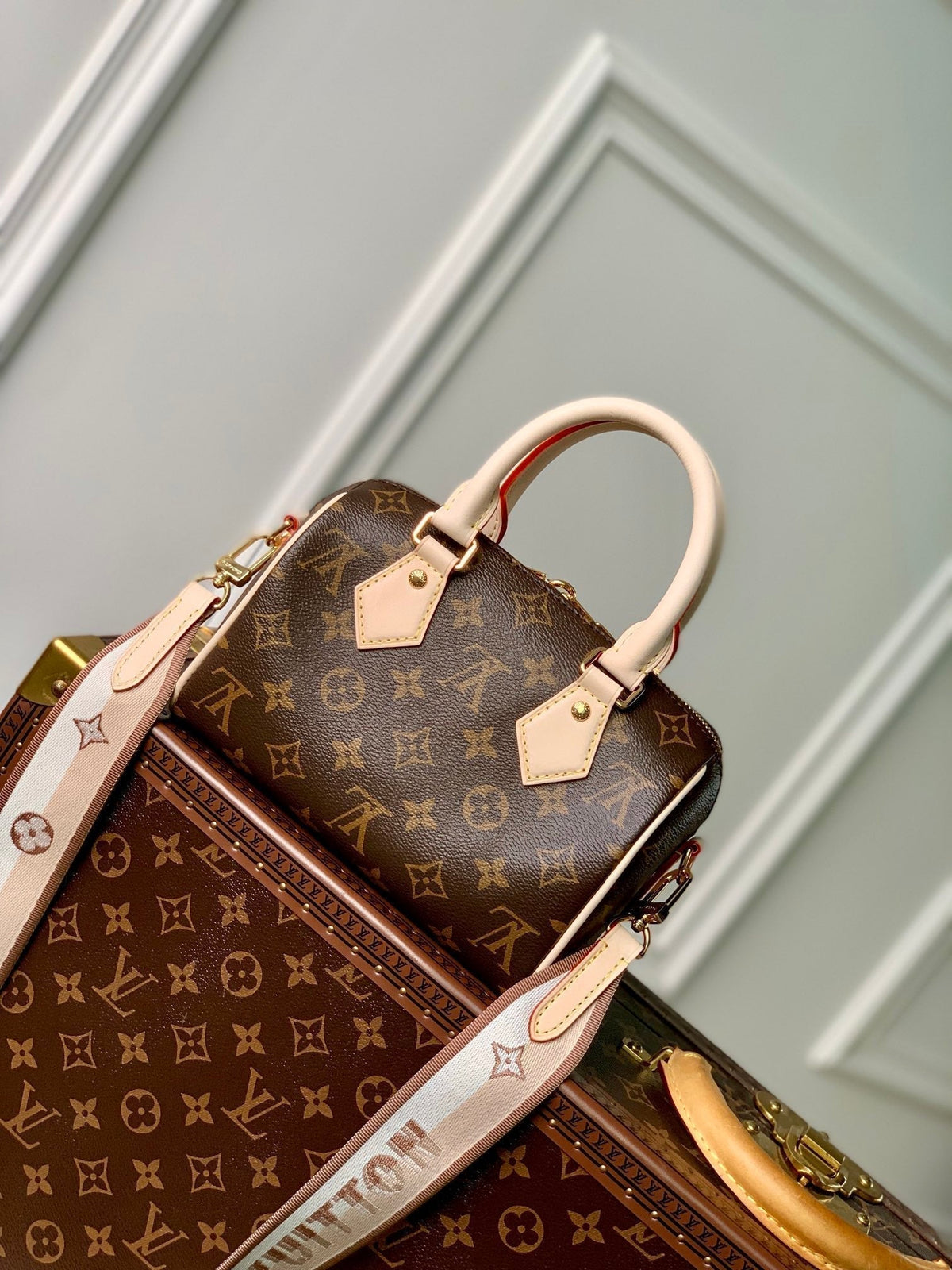 Louis Vuitton Speedy Bandouliere 20 Monogram Beige Strap Handbag product image 5, provided for visual reference and product