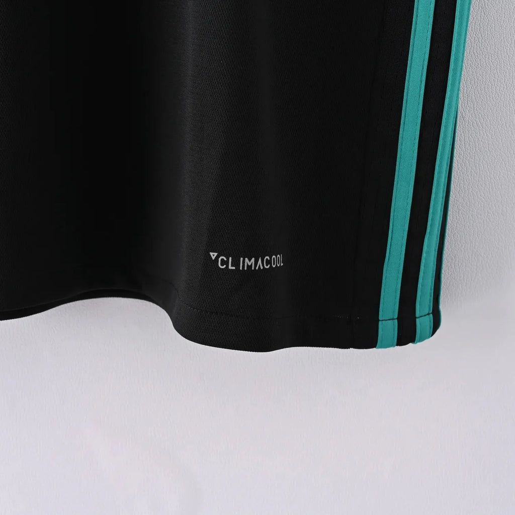 Retro-Real-Madrid-Away-Kit-17/18-Football-Jersey product image 4
