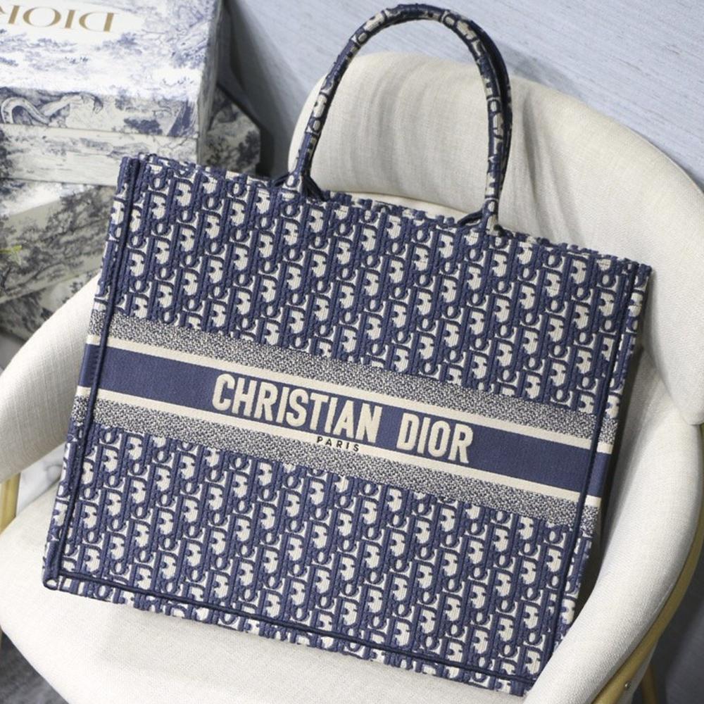 Dior Book Tote Blue product image 1, provided for visual reference and product detail review
