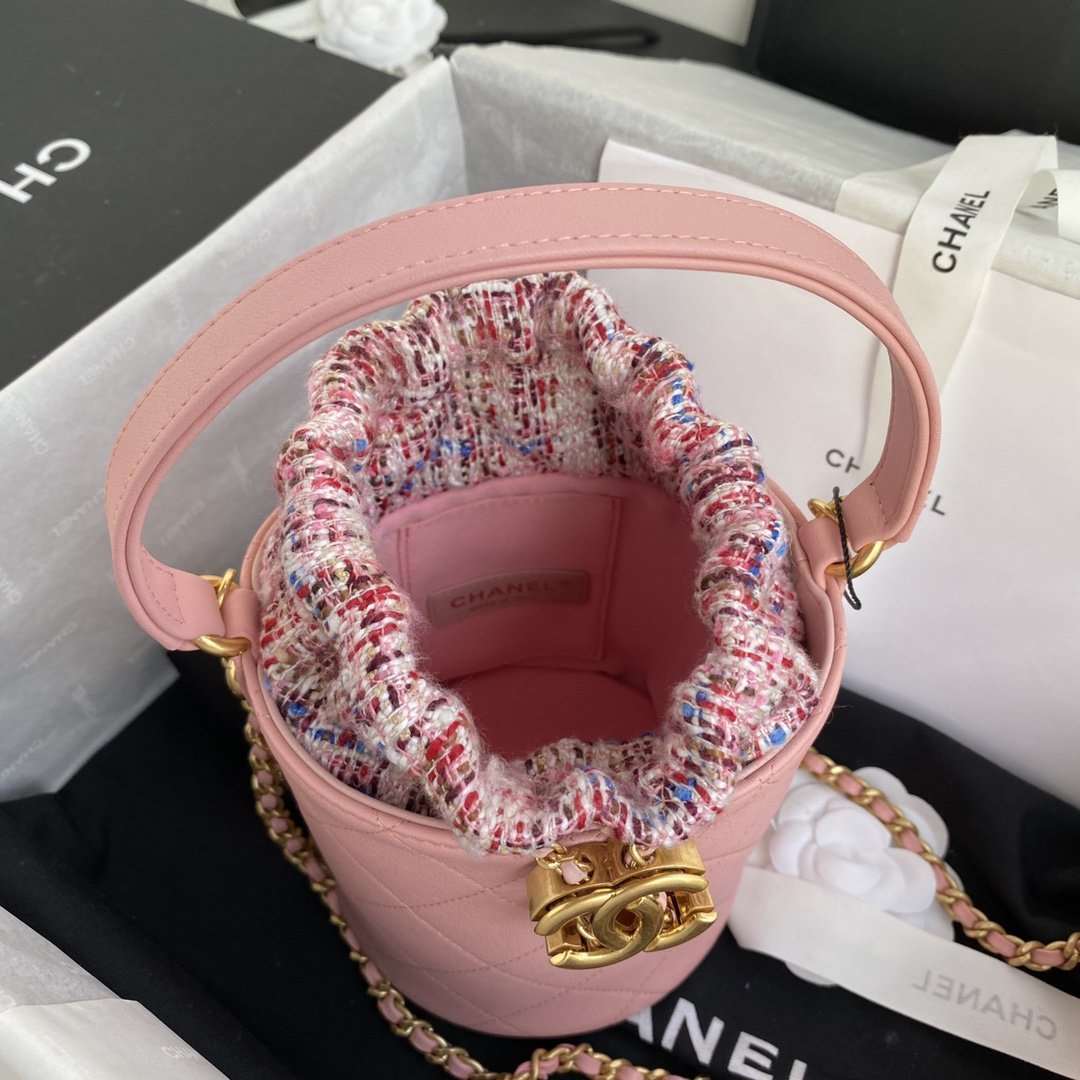 Chanel 2020 Tweed Soul Bucket Bag Pink product image 8, provided for visual reference and product detail review
