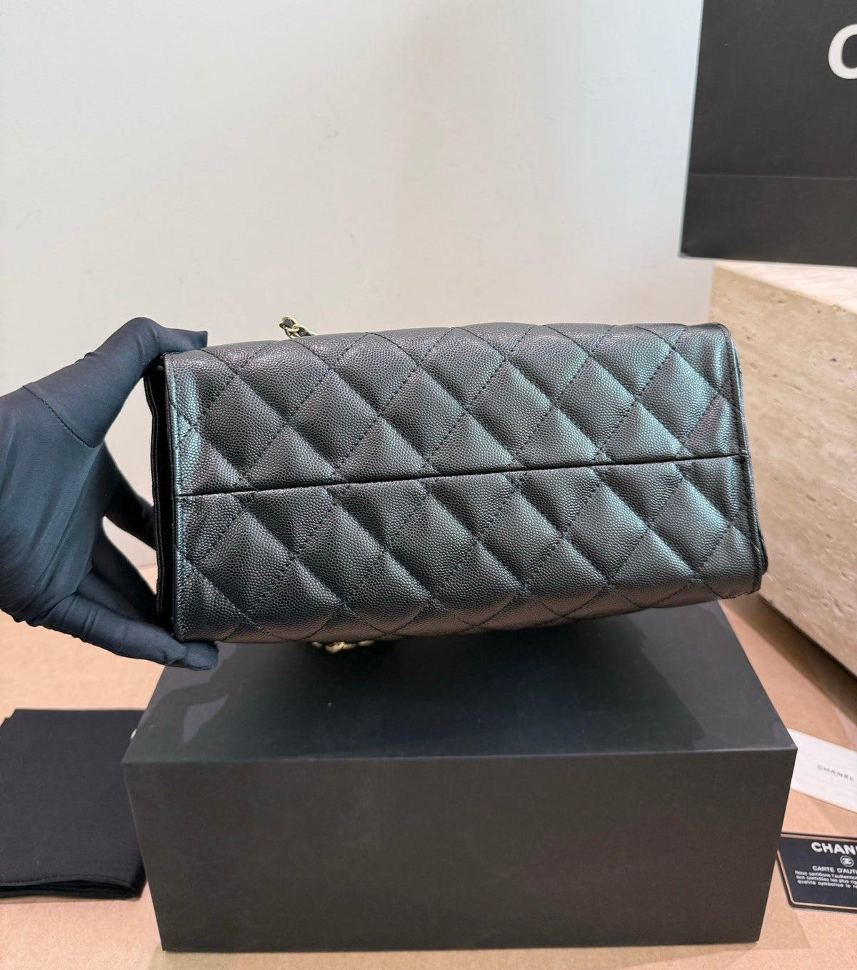 Serenityll 200109 Chanel Bag 25cm product image 5, provided for visual reference and product detail review