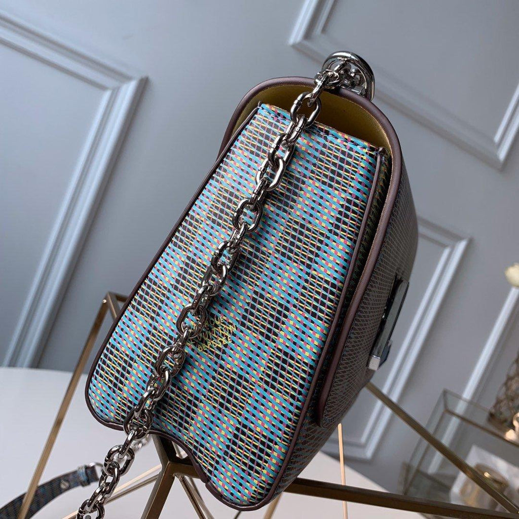 Louis Vuitton Twist MM Shoulder Bag product image 4, provided for visual reference and product detail review