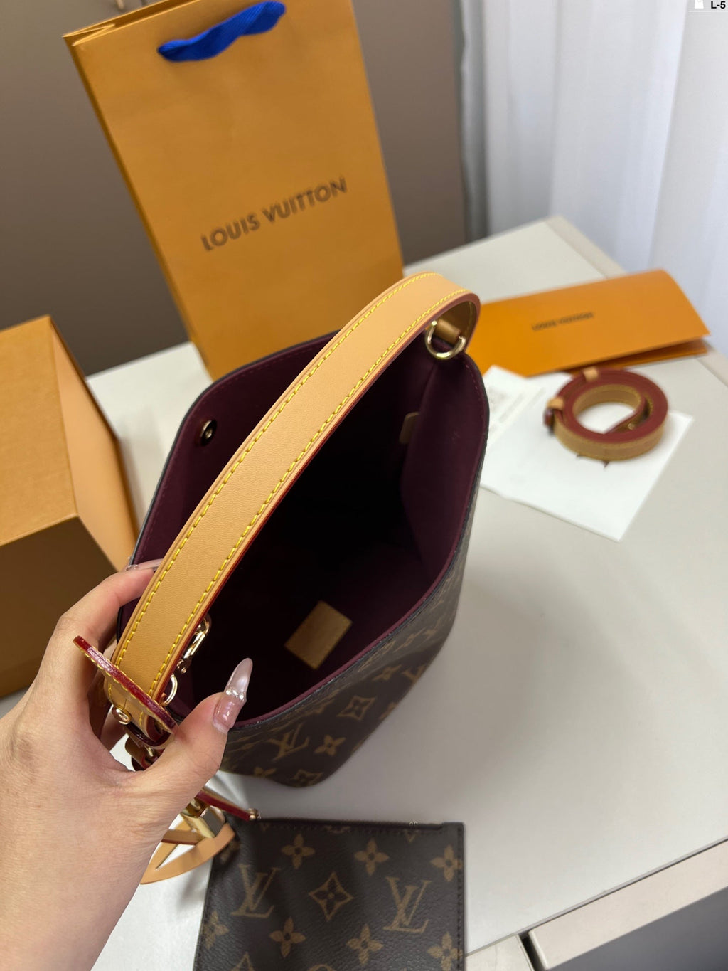 Louis Vuitton LV Vintage Bucket Tote Bag - Brown product image 9, provided for visual reference and product detail review