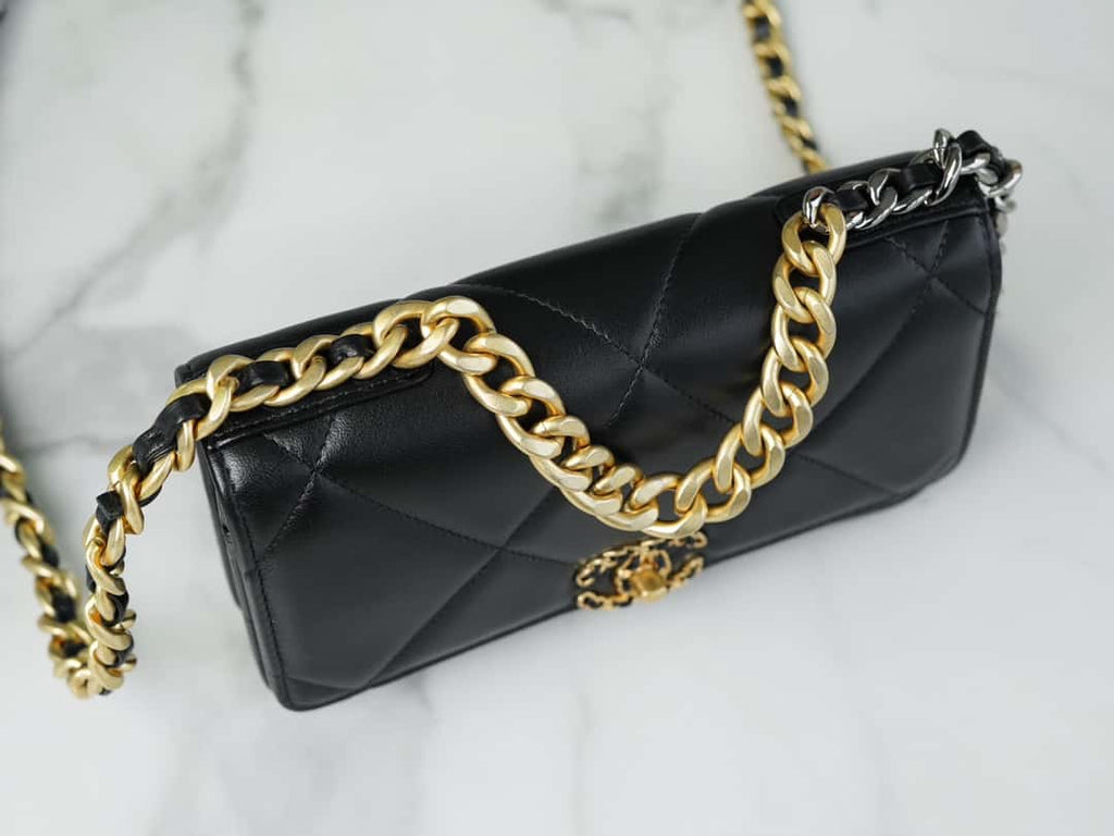 Chanel 19 WOC Wallet On Chain AP0957 Black Flap Bag product image 9, provided for visual reference and product detail review