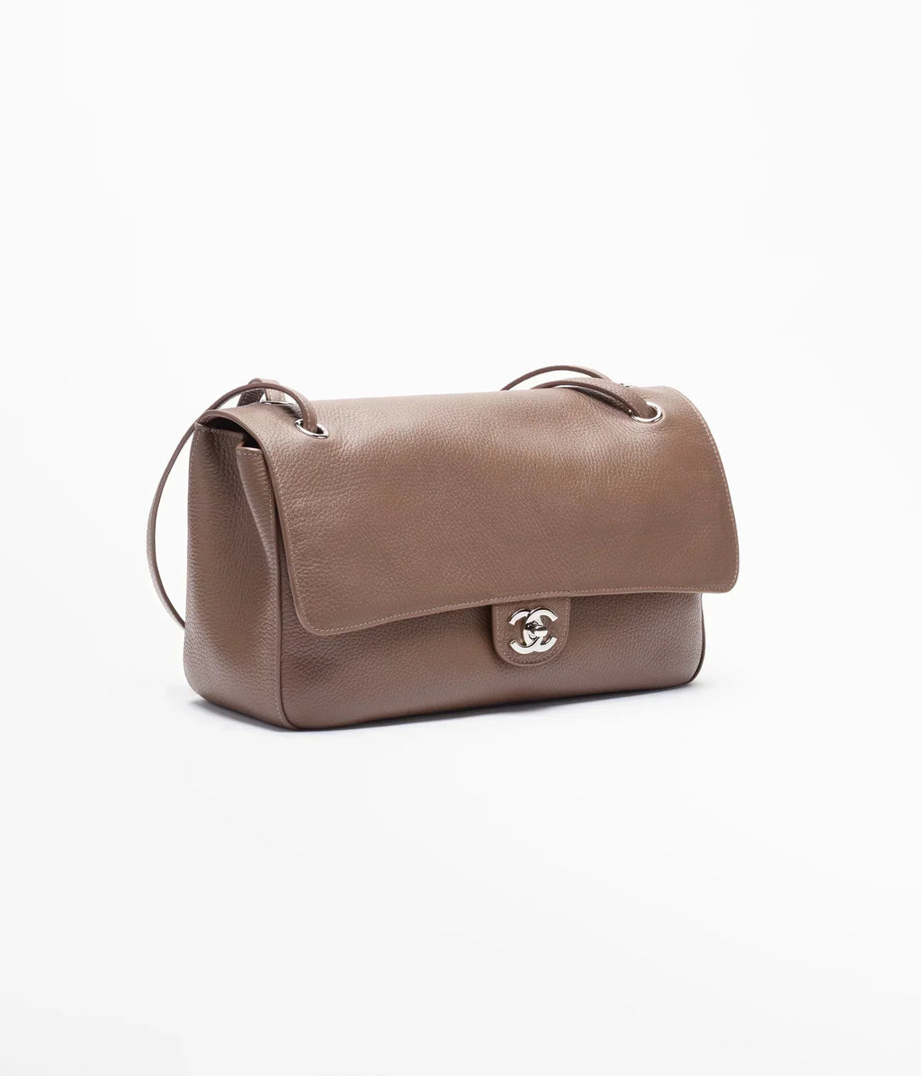 Chanel Maxi Flapbag product image 3, provided for visual reference and product detail review