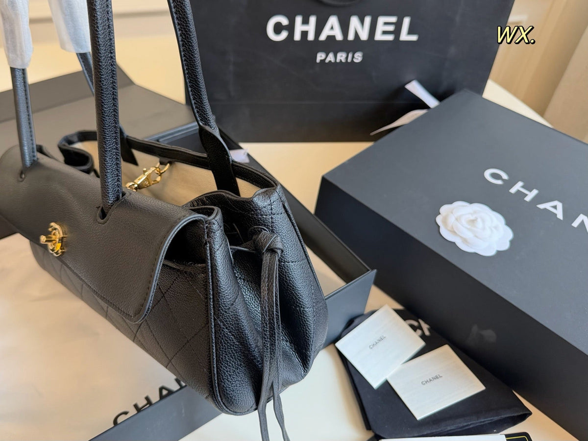 Serenityll 200106 Chanel Bag 31cm*15cm product image 3, provided for visual reference and product detail review