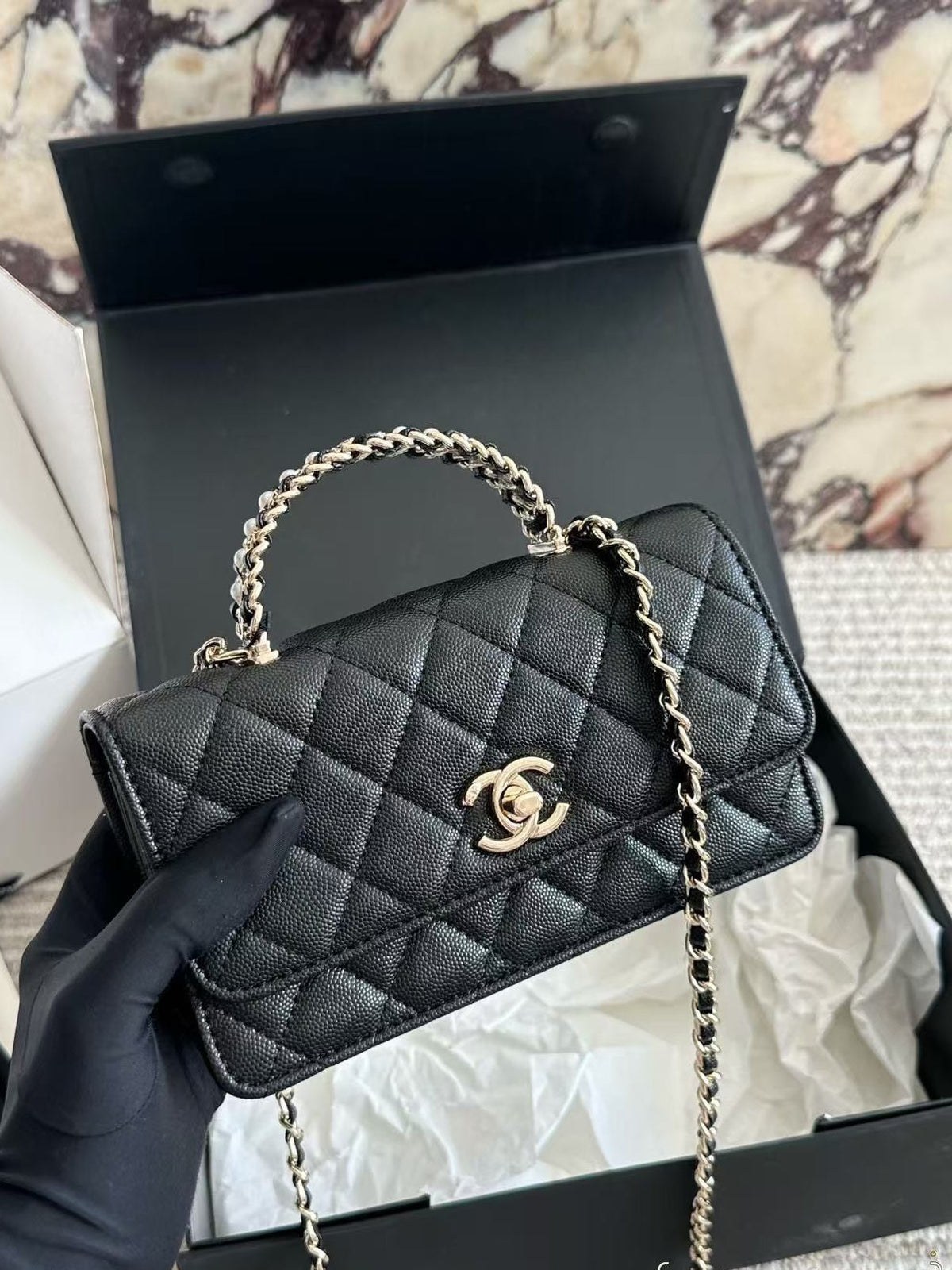 Serenityll 200104 Chanel Bag product image 1, provided for visual reference and product detail review