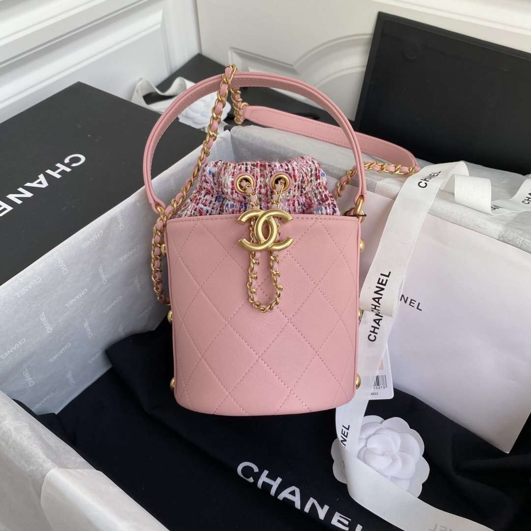 Chanel 2020 Tweed Soul Bucket Bag Pink product image 1, provided for visual reference and product detail review