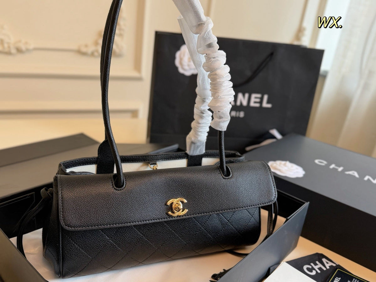 Serenityll 200106 Chanel Bag 31cm*15cm product image 2, provided for visual reference and product detail review