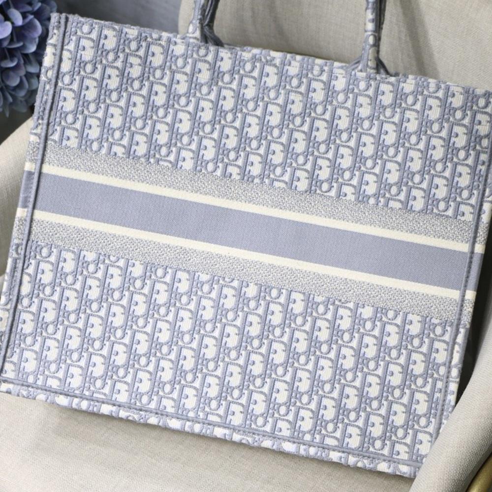Dior Book Tote product image 4, provided for visual reference and product detail review