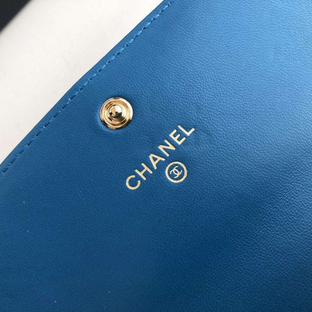 Chanel 19 Quilted Flap Wallet product image 7, provided for visual reference and product detail review