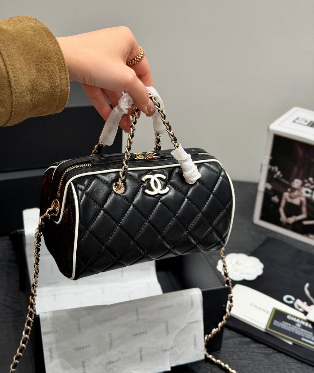 Serenityll 2001113 Chanel Bag 11.5*18.5*11c'M product image 6, provided for visual reference and product detail review