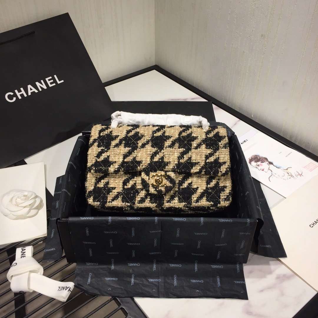 Chanel 19 Tweed Flap Bag Black and Beige product image 2, provided for visual reference and product detail review