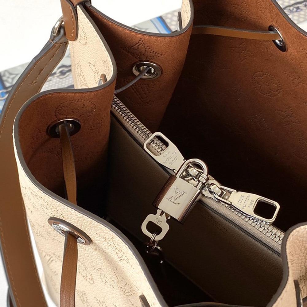 Louis Vuitton Néonoé BB Bucket Bag - Cosmic Latte product image 6, provided for visual reference and product detail review