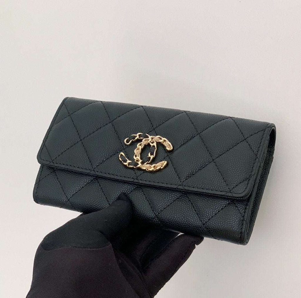Chanel Caviar Quilted Gusset Flap Wallet product image 2, provided for visual reference and product detail review