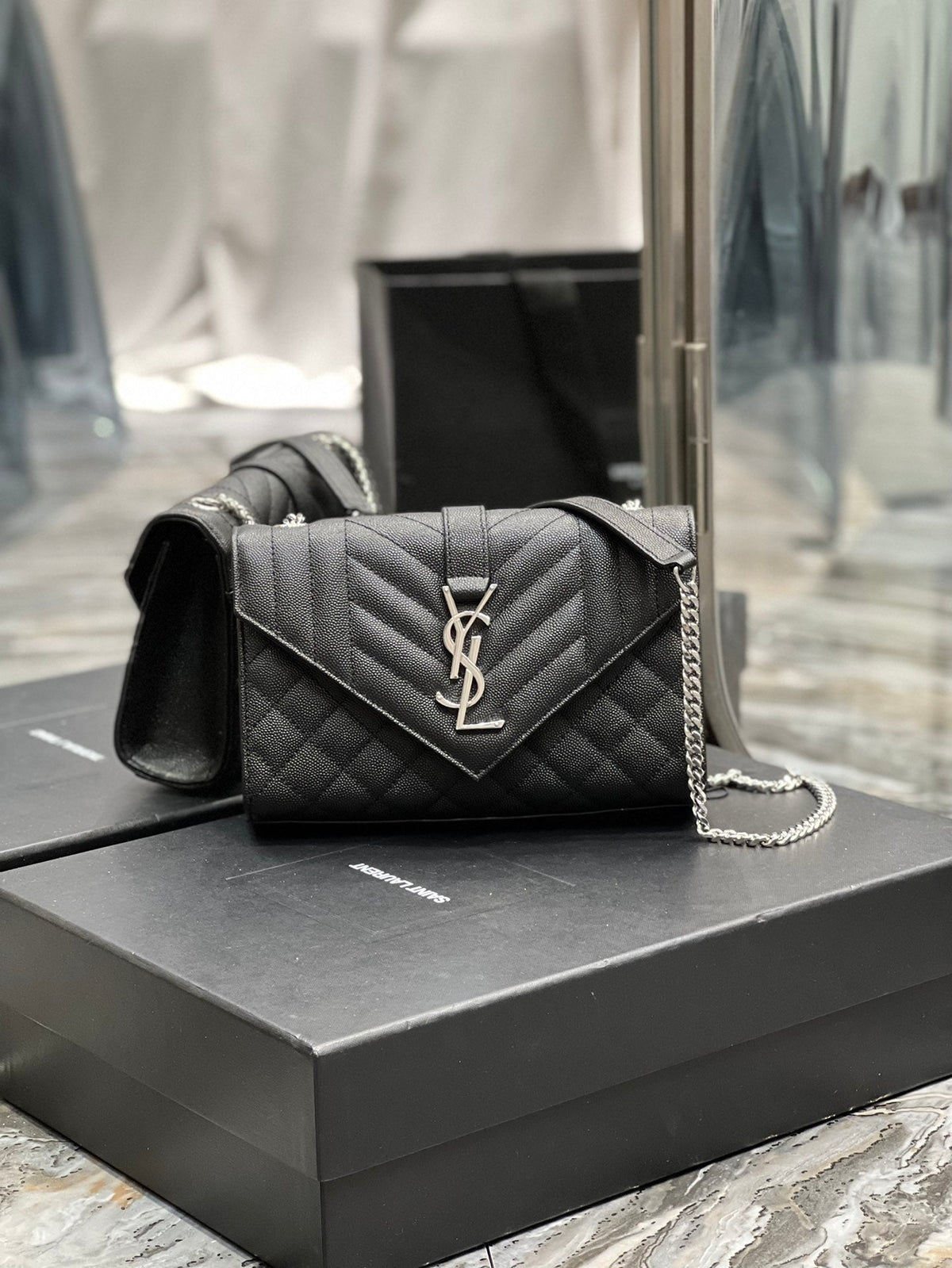 YSL Envelope Bag 21cm 526286 02 - Black product image 7, provided for visual reference and product detail review