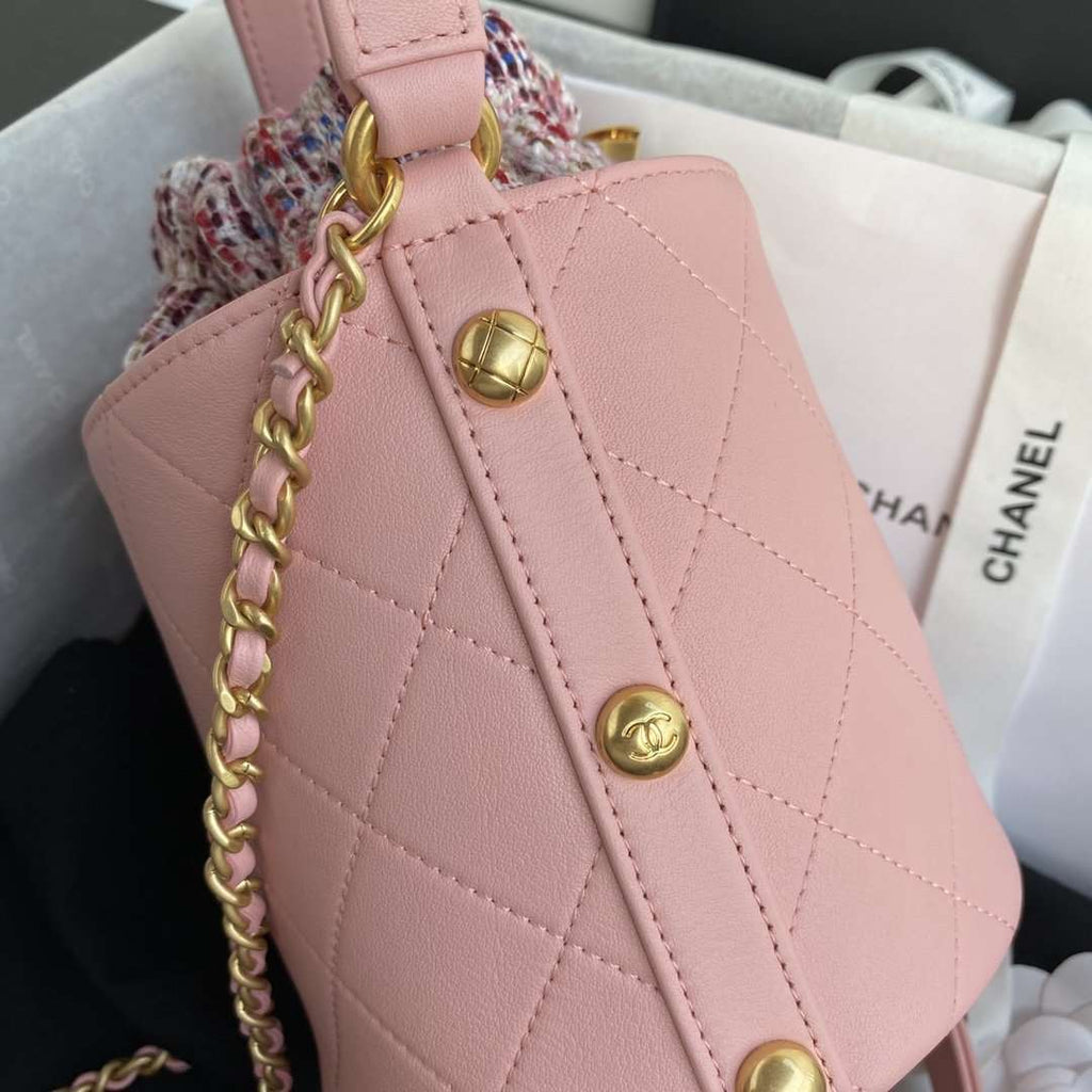 Chanel 2020 Tweed Soul Bucket Bag Pink product image 4, provided for visual reference and product detail review