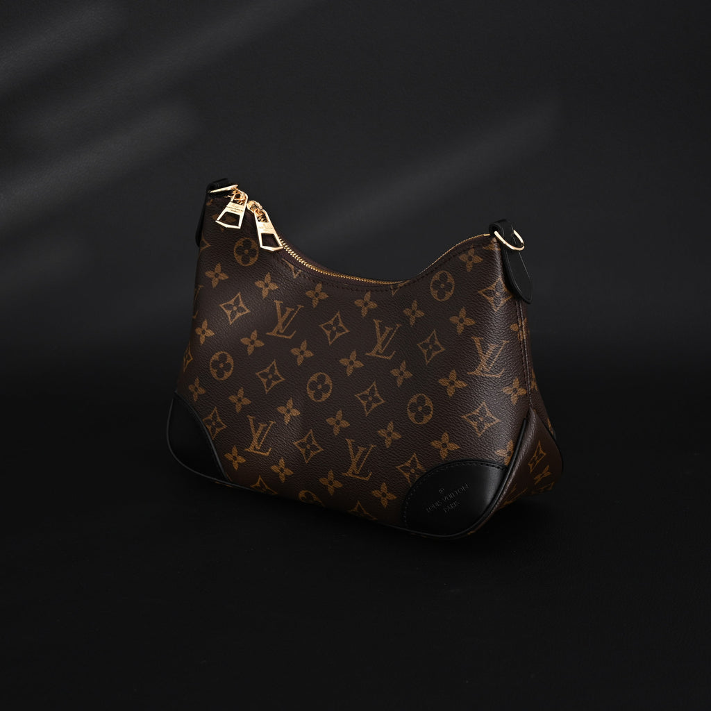 Louis Vuitton Monogram Canvas Pochette Shoulder Bag product image 15, provided for visual reference and product detail review