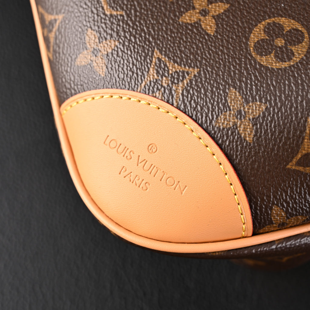 Louis Vuitton Monogram Canvas Shoulder Bag product image 10, provided for visual reference and product detail review