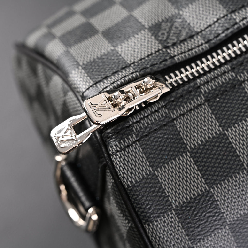 Louis Vuitton Keepall Bandoulière 45 Damier Graphite Canvas Travel Bag product image 3, provided for visual reference and