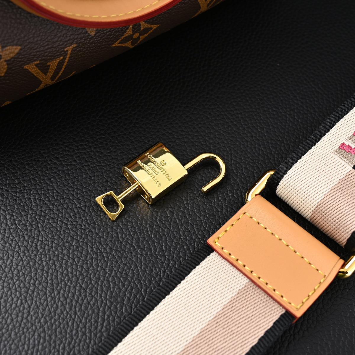 Louis Vuitton Speedy Bandoulière 25 Monogram Canvas Handbag product image 17, provided for visual reference and product