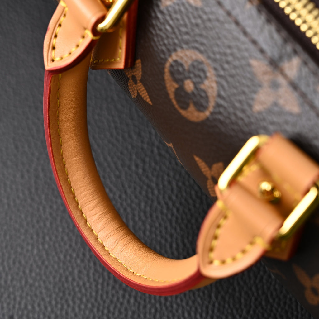 Louis Vuitton Speedy 25 Monogram Canvas Handbag product image 4, provided for visual reference and product detail review