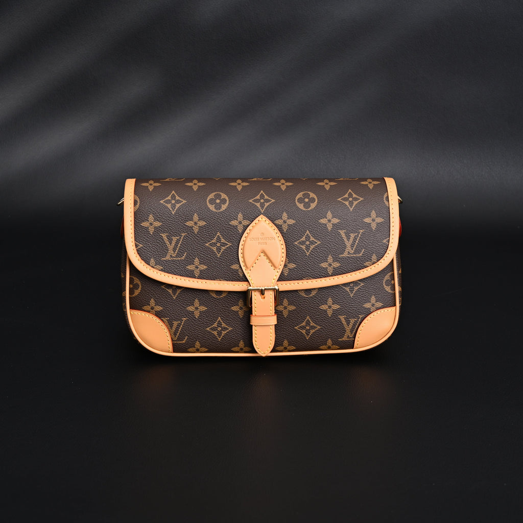 Louis Vuitton Croissant Bag Monogram Canvas product image 7, provided for visual reference and product detail review
