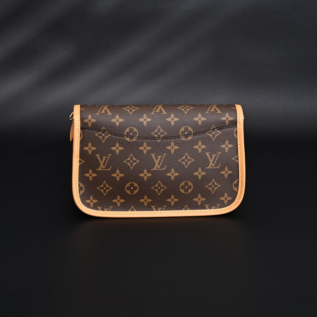 Louis Vuitton Croissant Bag Monogram Canvas product image 10, provided for visual reference and product detail review