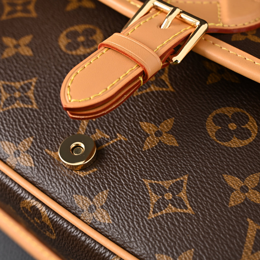 Louis Vuitton Croissant Bag Monogram Canvas product image 3, provided for visual reference and product detail review