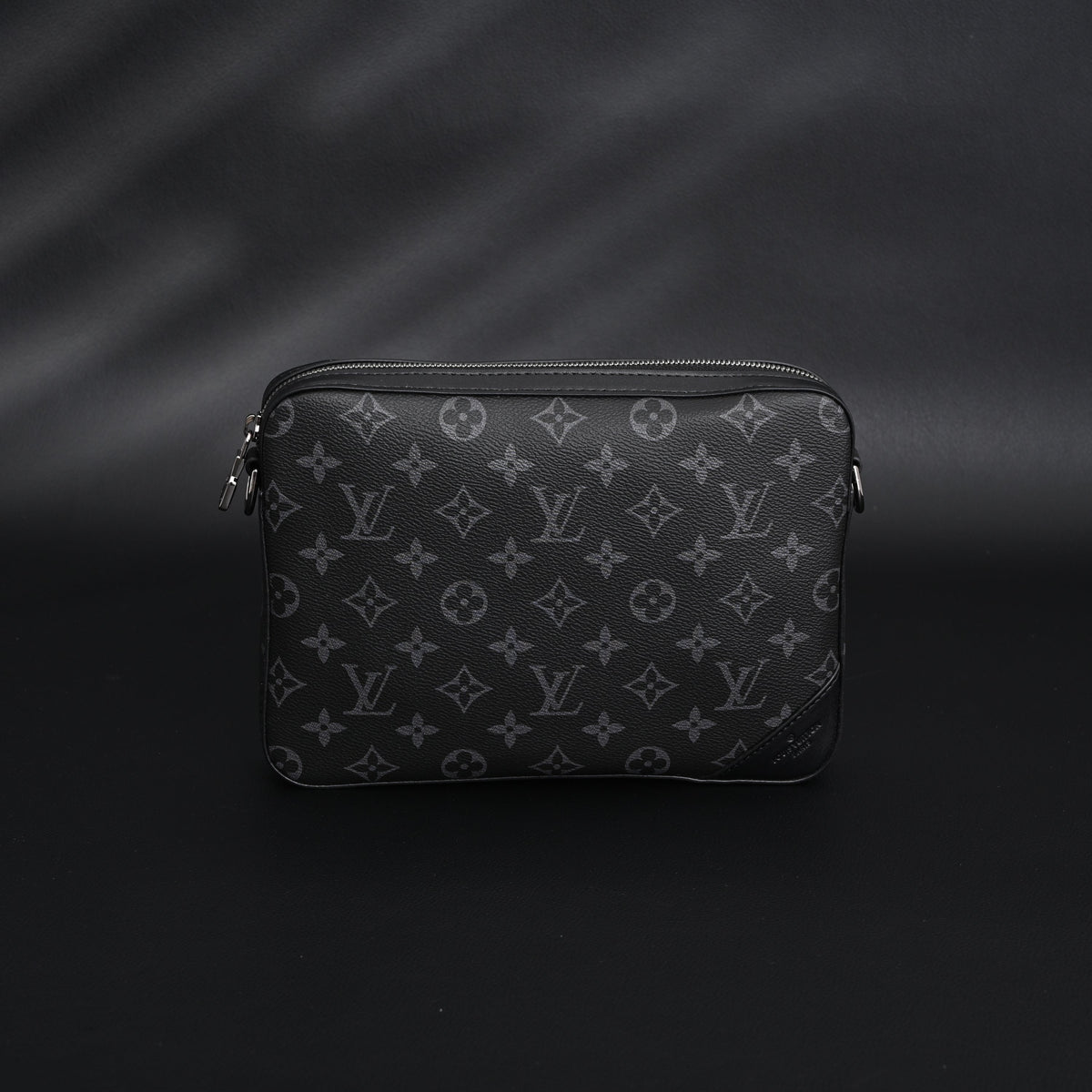 Louis Vuitton Discovery Pochette MM – Monogram Eclipse product image 5, provided for visual reference and product detail