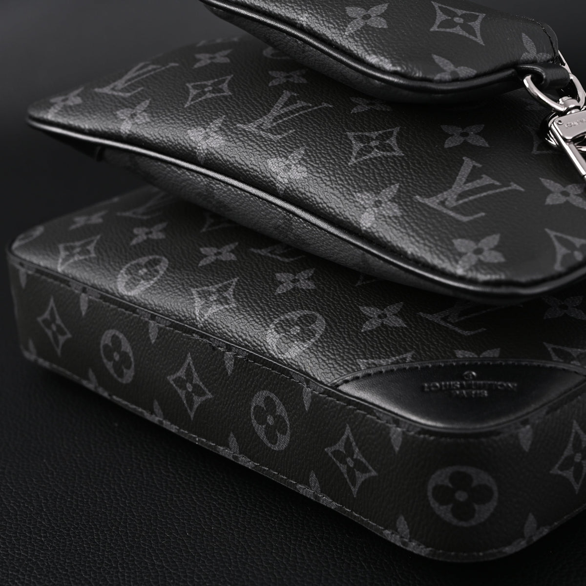 Louis Vuitton Discovery Pochette MM – Monogram Eclipse product image 16, provided for visual reference and product detail