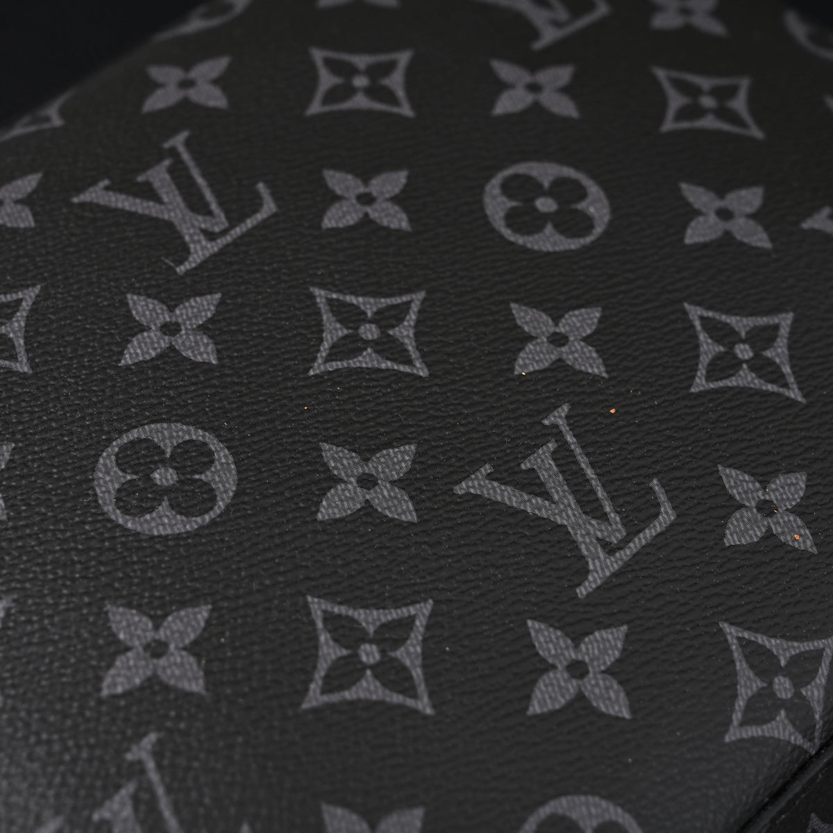 Louis Vuitton Discovery Pochette MM – Monogram Eclipse product image 2, provided for visual reference and product detail