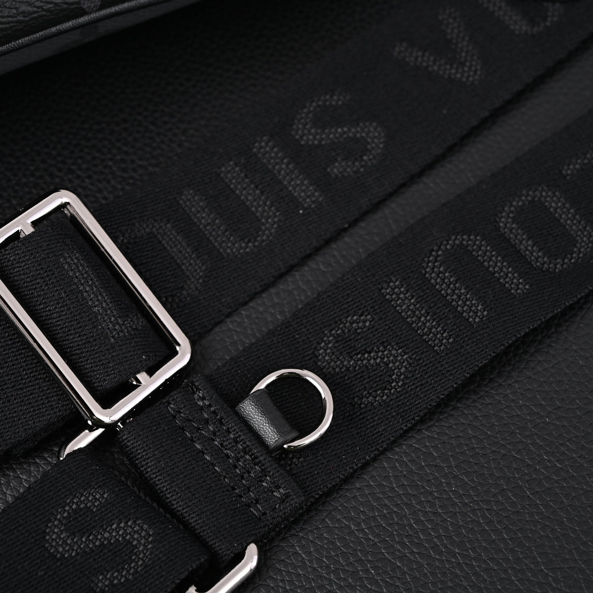 Louis Vuitton Discovery Pochette MM – Monogram Eclipse product image 10, provided for visual reference and product detail