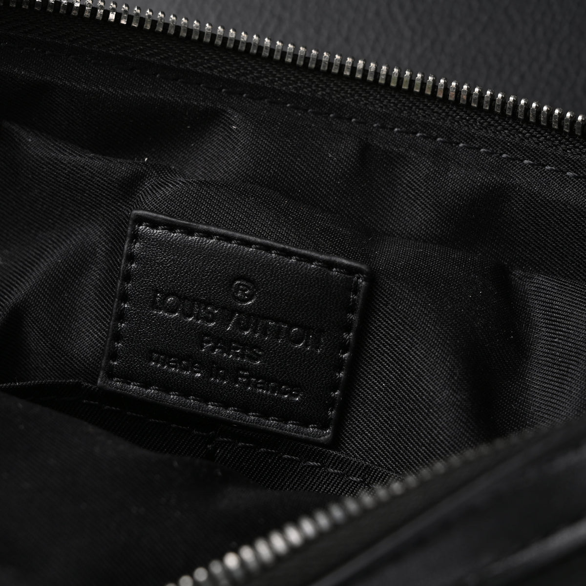 Louis Vuitton Discovery Pochette MM – Monogram Eclipse product image 11, provided for visual reference and product detail