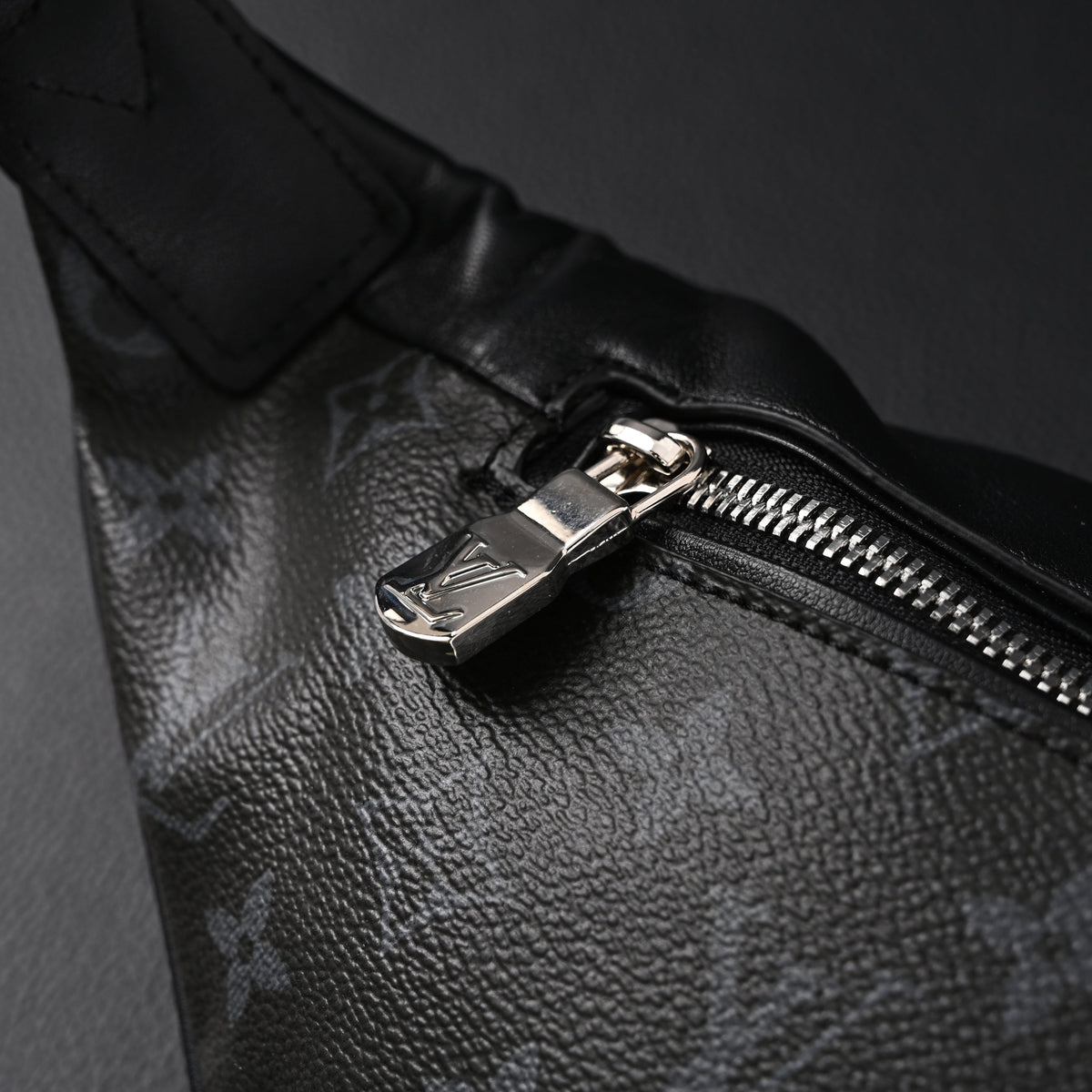 Louis Vuitton Discovery Bumbag – Monogram Eclipse product image 3, provided for visual reference and product detail review