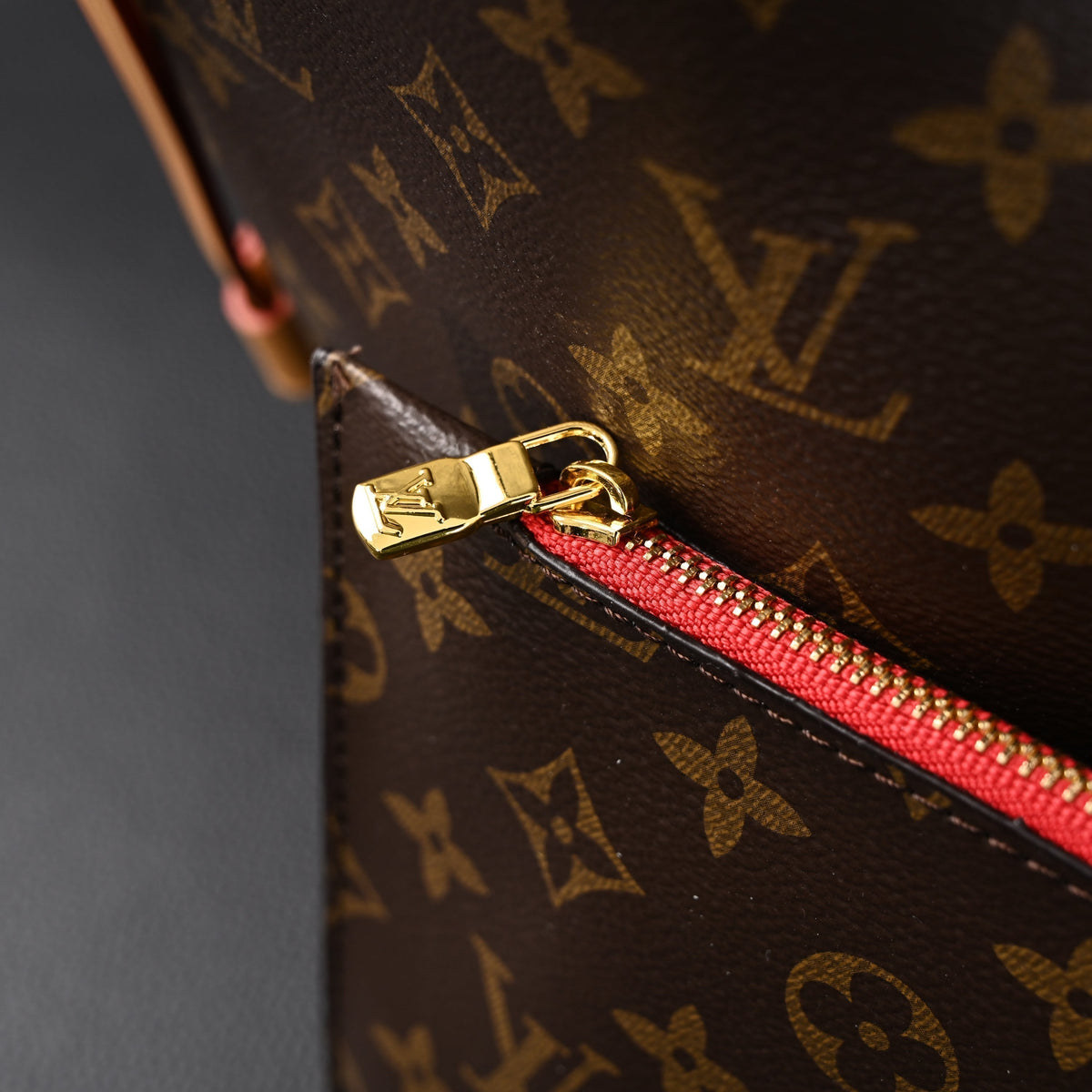 Louis Vuitton Neverfull MM Tote Bag – Monogram Canvas with Red Interior product image 18, provided for visual reference and