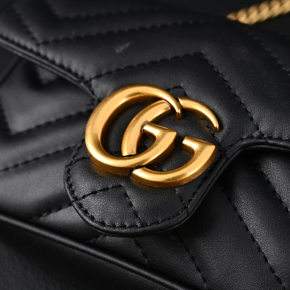 Gucci GG Marmont Matelassé Mini Shoulder Bag – Black Leather with Gold Chain product image 5, provided for visual reference